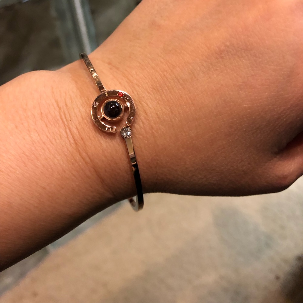 Bracelet 100 different languages of “I love you.”